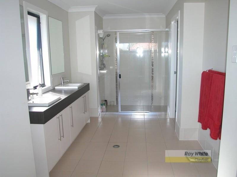 4 Sunny Avenue, Wavell Heights QLD 4012