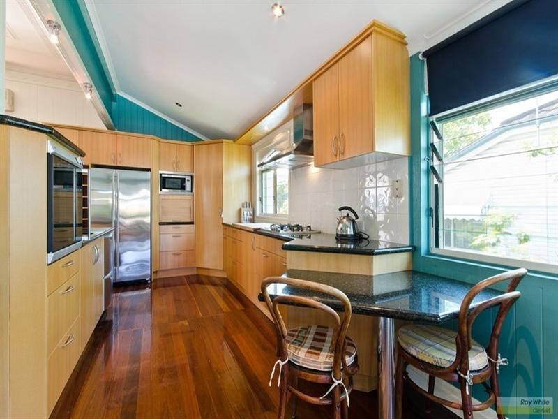 70 Winchester Street, Hamilton QLD 4007