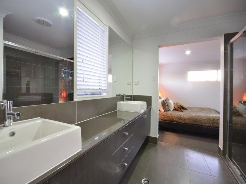 119 Raceview Avenue, Hendra QLD 4011