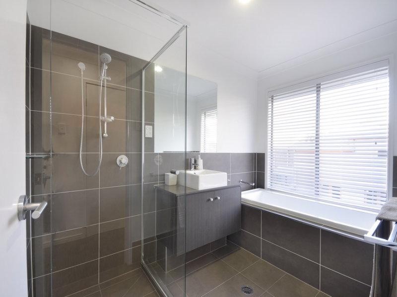 119 Raceview Avenue, Hendra QLD 4011