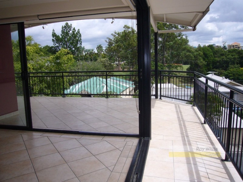 15 Eskgrove Street, East Brisbane QLD 4169