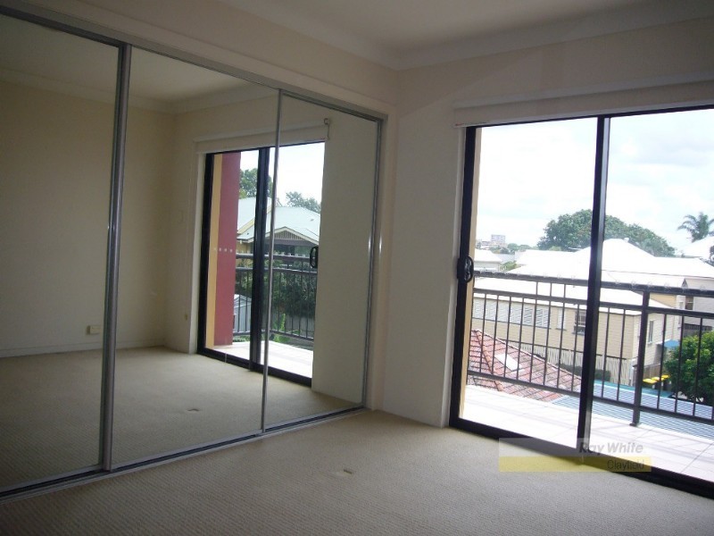 15 Eskgrove Street, East Brisbane QLD 4169