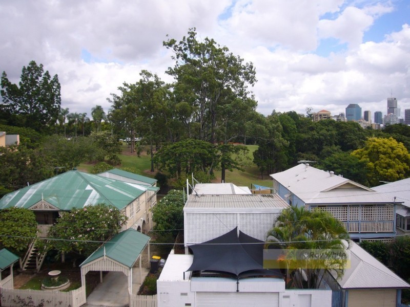 15 Eskgrove Street, East Brisbane QLD 4169