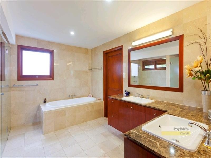 7 London Road, Clayfield QLD 4011