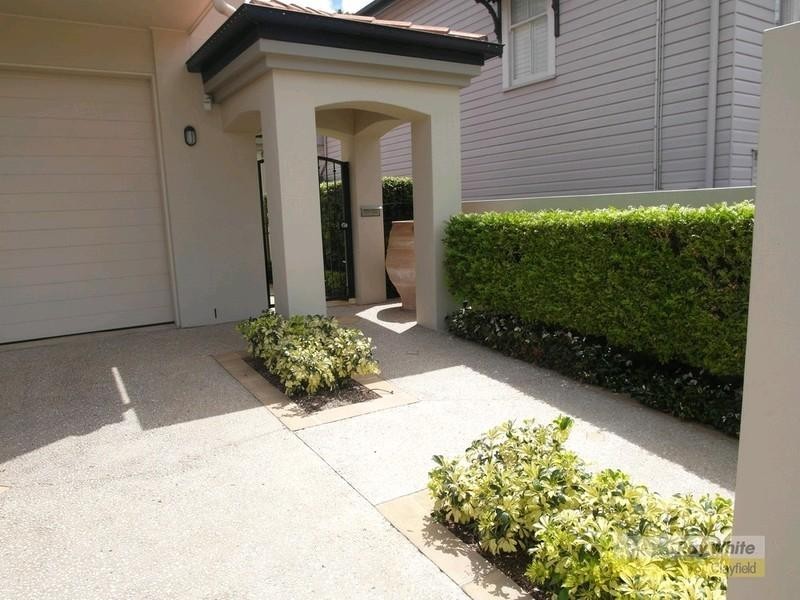 102 Barlow Street, Clayfield QLD 4011