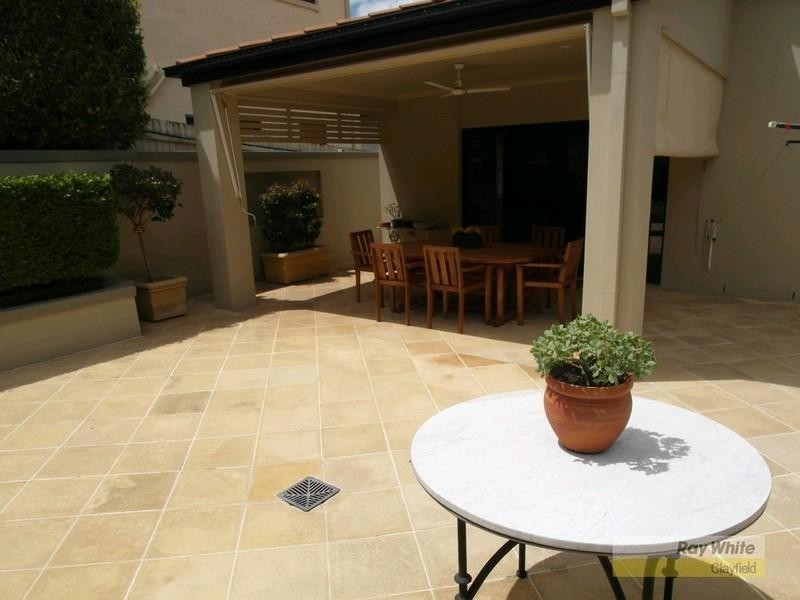 102 Barlow Street, Clayfield QLD 4011