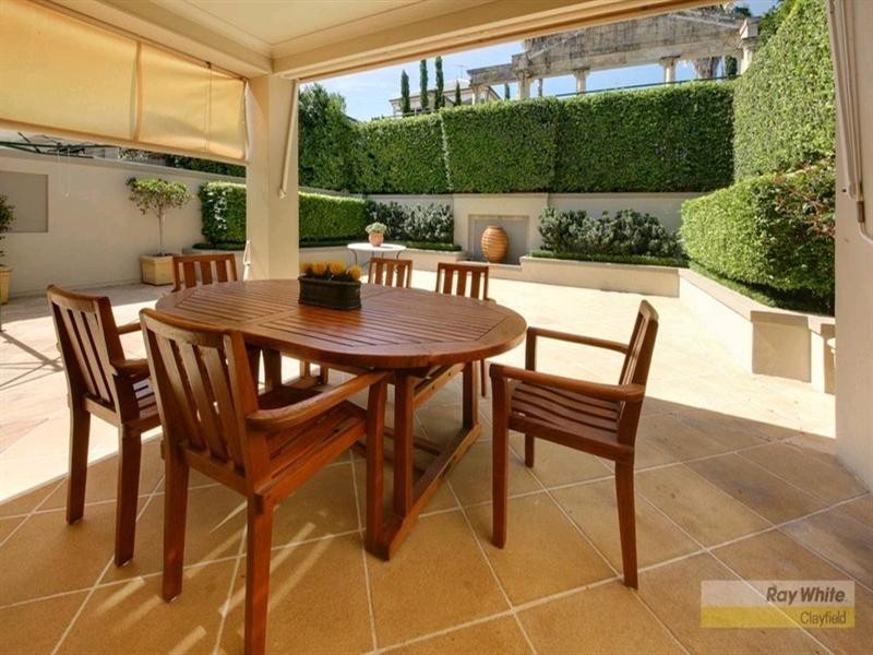 102 Barlow Street, Clayfield QLD 4011