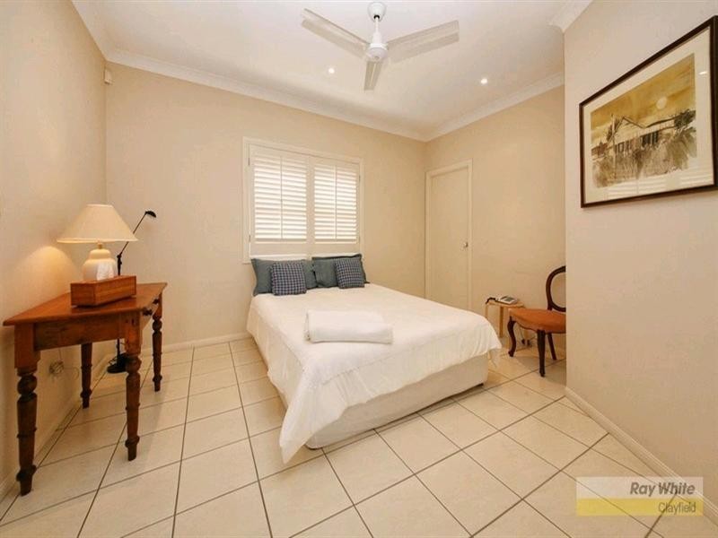 102 Barlow Street, Clayfield QLD 4011