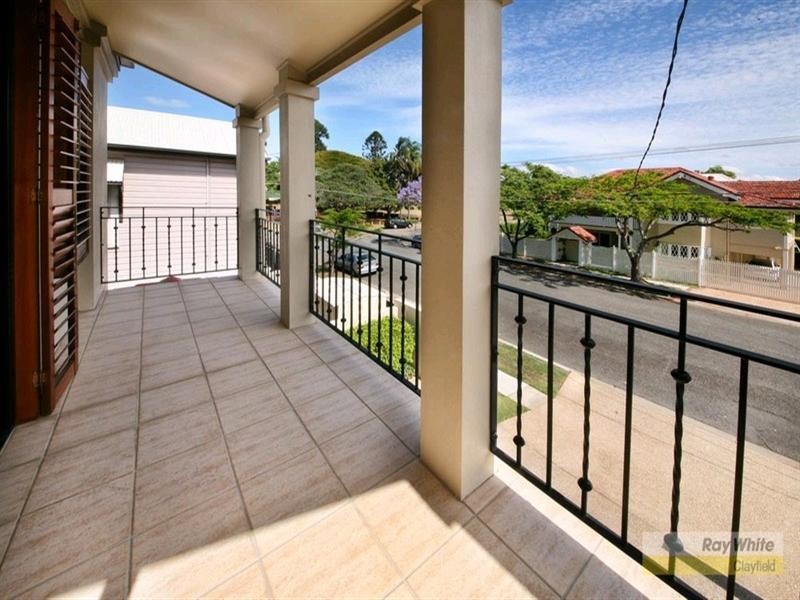 102 Barlow Street, Clayfield QLD 4011