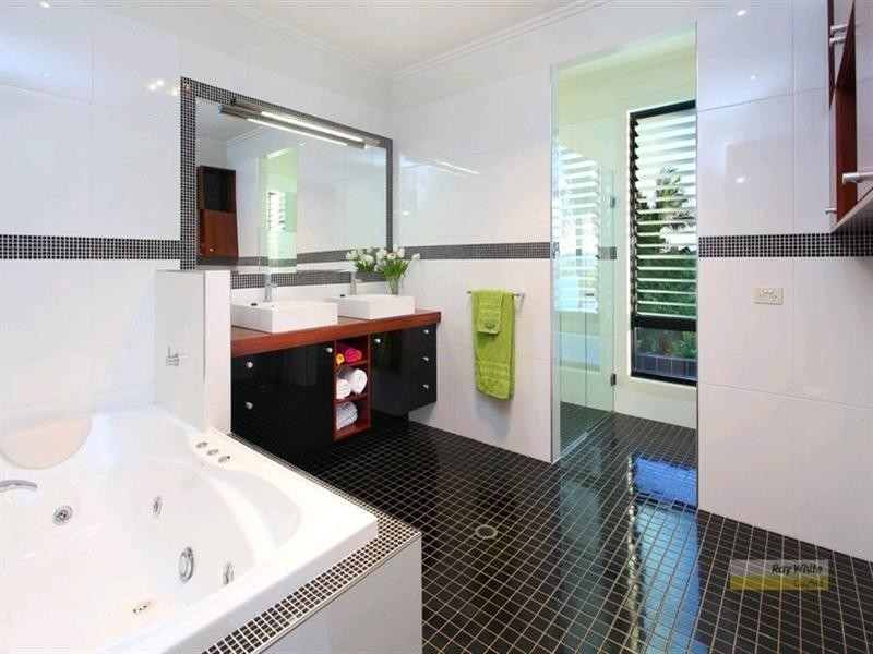 125 Crosby Road, Hamilton QLD 4007