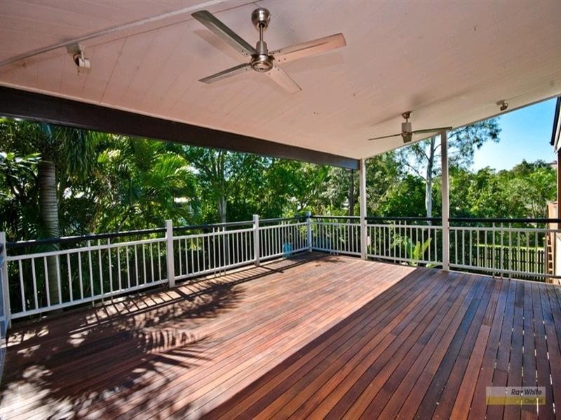 74 Felix Street, Wooloowin QLD 4030