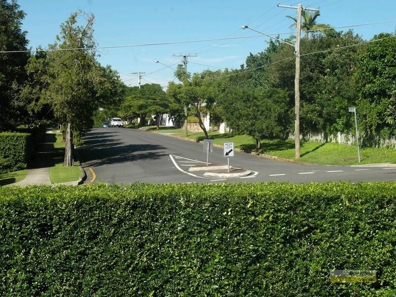 1/102 Windermere Road, Hamilton QLD 4007