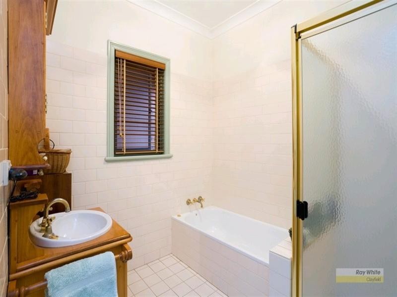 26 Henry Street, Wooloowin QLD 4030