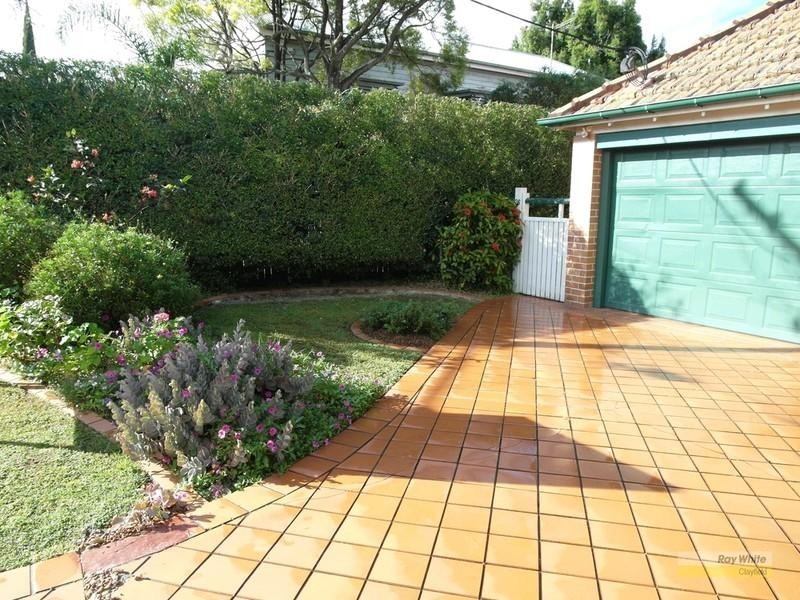 26 Henry Street, Wooloowin QLD 4030