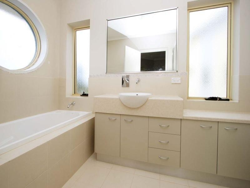 Level 1/54-1 Esperance Court, Raby Bay QLD 4163