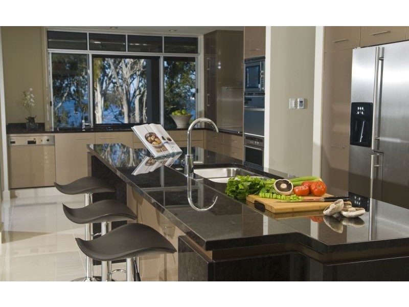 11 Outlook Parade, Ormiston QLD 4160