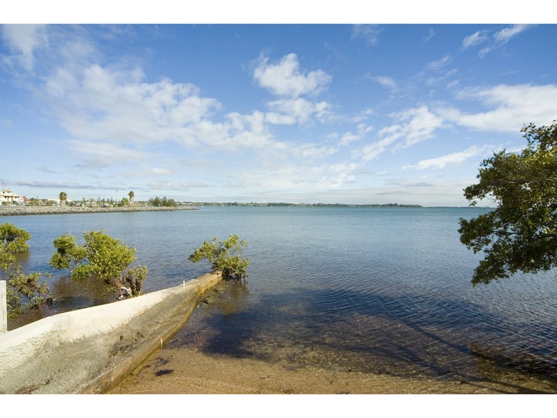 2/200 Shore Street North, Cleveland QLD 4163