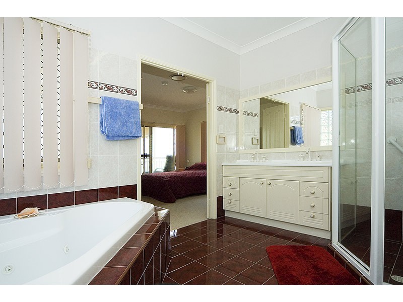 2/200 Shore Street North, Cleveland QLD 4163