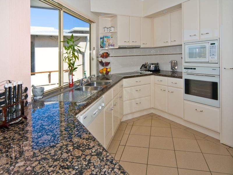 2/200 Shore Street North, Cleveland QLD 4163