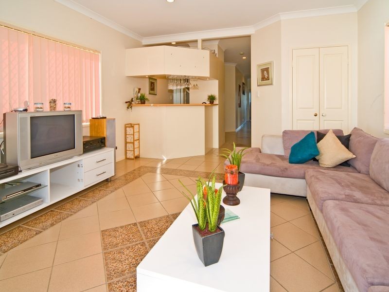 2/200 Shore Street North, Cleveland QLD 4163