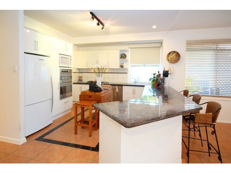 7 Beaufort Court, Raby Bay QLD 4163