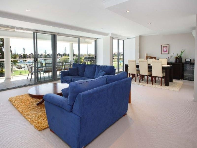 2/141 Shore Street, Raby Bay QLD 4163