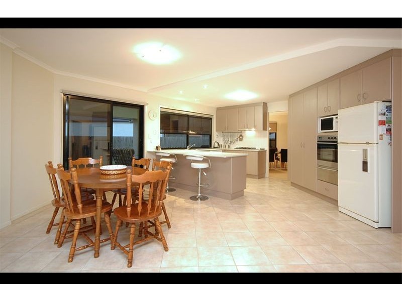 61 Salisbury Street, Redland Bay QLD 4165