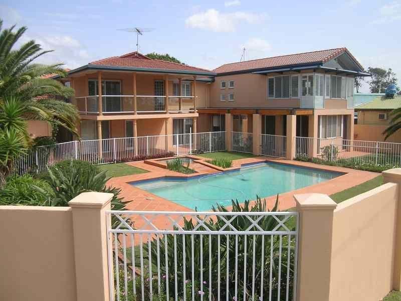 2 Auster Street, Redland Bay QLD 4165