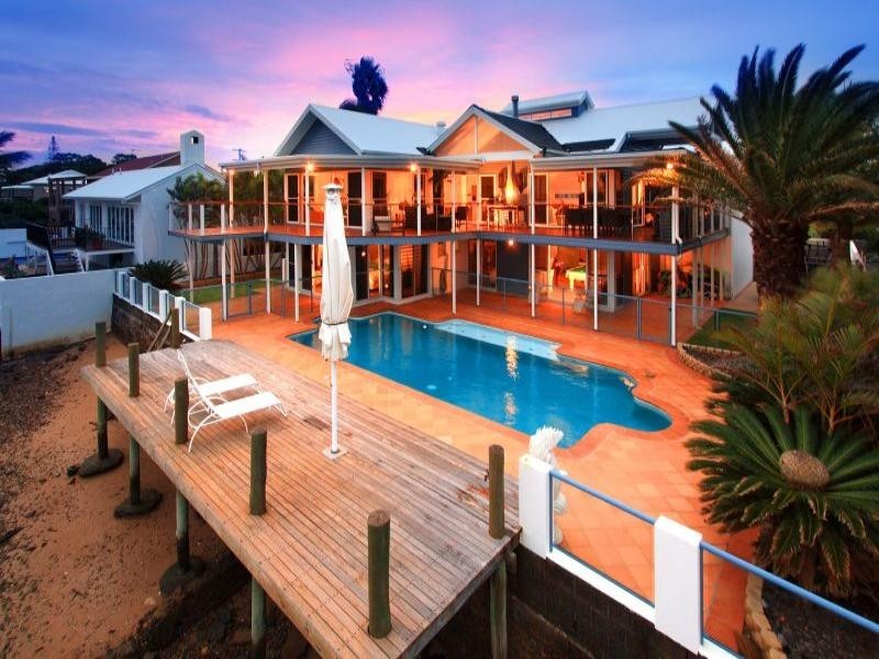 169 Shore Street North, Cleveland QLD 4163