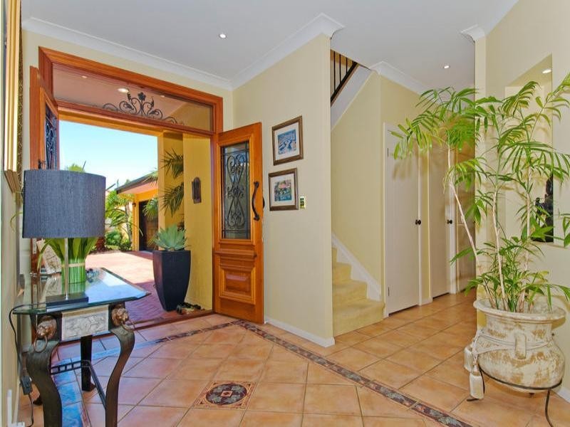 12 Beaufort Court, Raby Bay QLD 4163