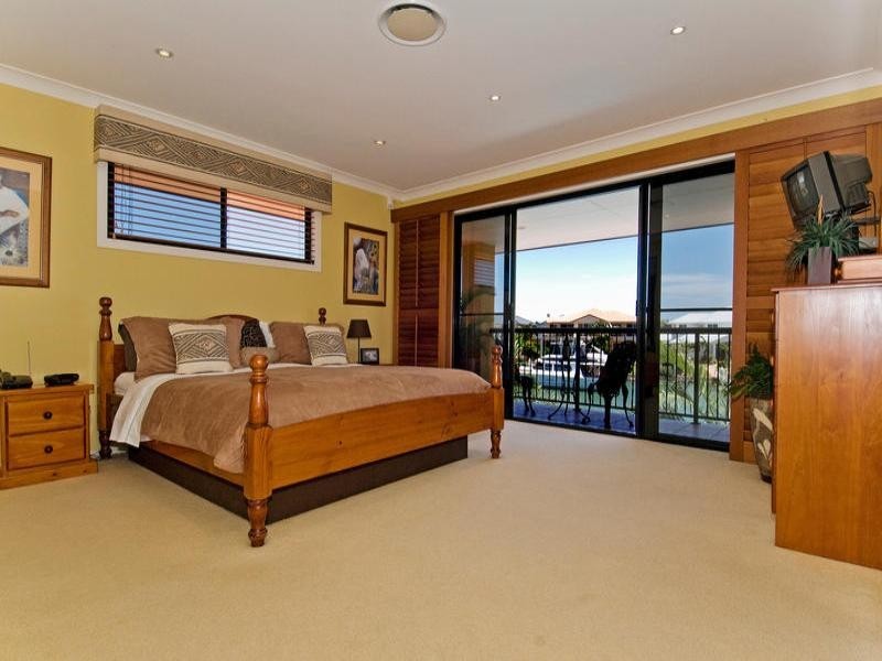 12 Beaufort Court, Raby Bay QLD 4163