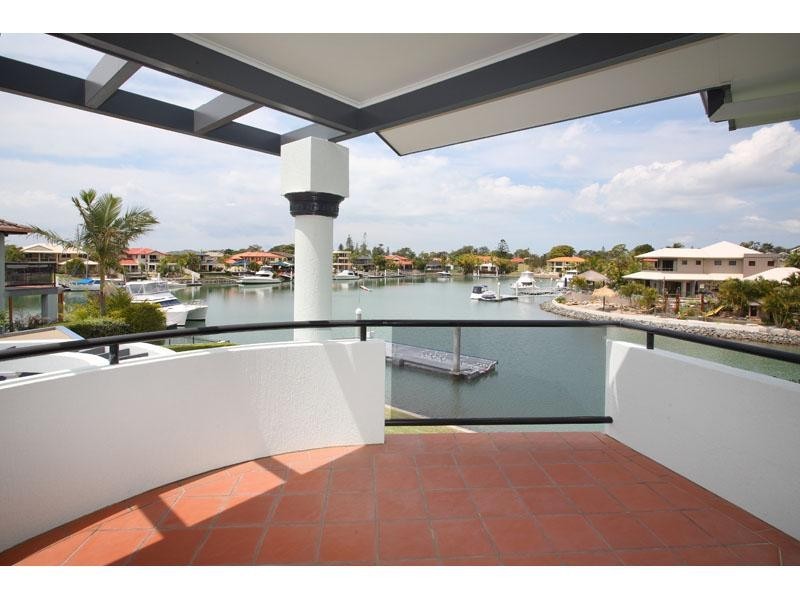 1 Mainroyal Court, Raby Bay QLD 4163