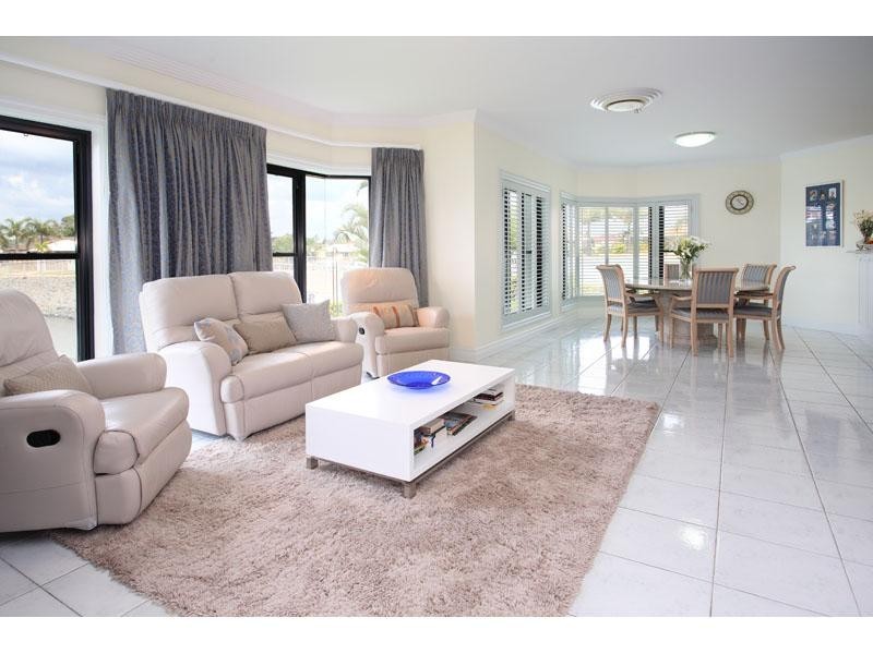 1 Mainroyal Court, Raby Bay QLD 4163