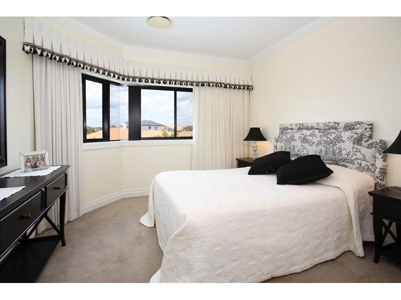 1 Mainroyal Court, Raby Bay QLD 4163