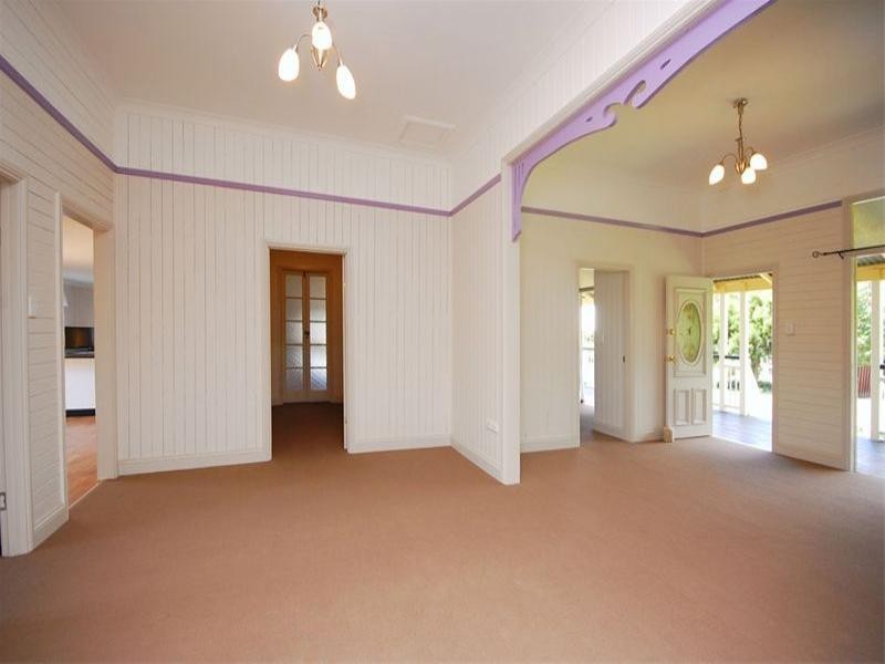 10 Sinclair Street, Newtown QLD 4305