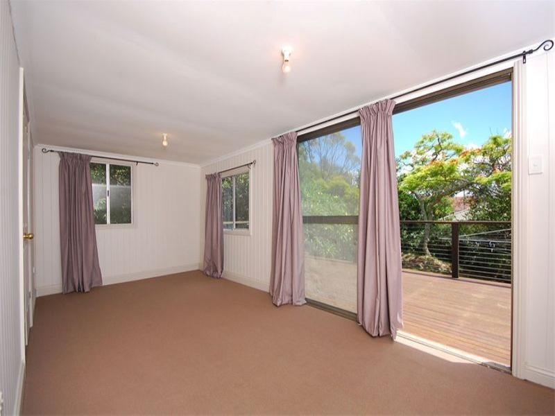 10 Sinclair Street, Newtown QLD 4305