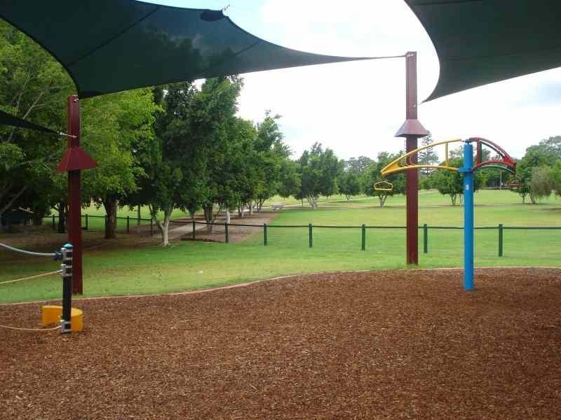 10 Sinclair Street, Newtown QLD 4305