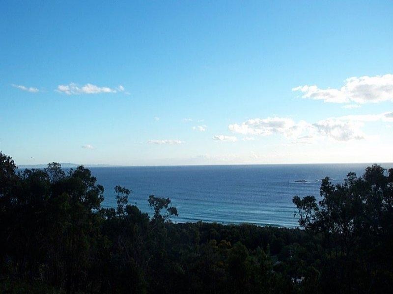 105 Tramican Street, Point Lookout QLD 4183