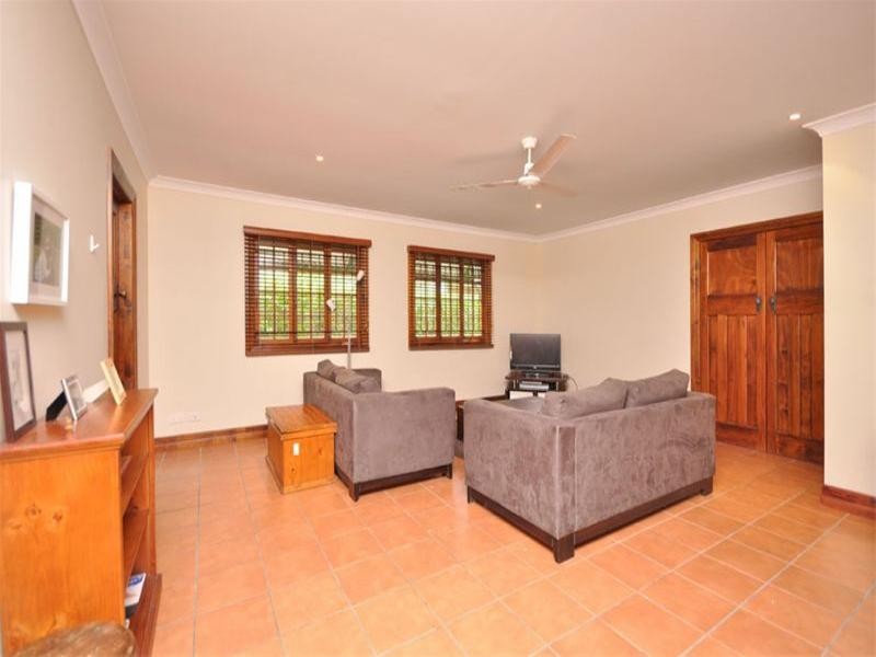 27 Halland Terrace, Camp Hill QLD 4152