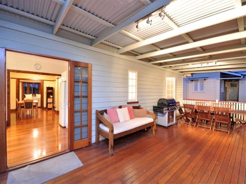 27 Halland Terrace, Camp Hill QLD 4152