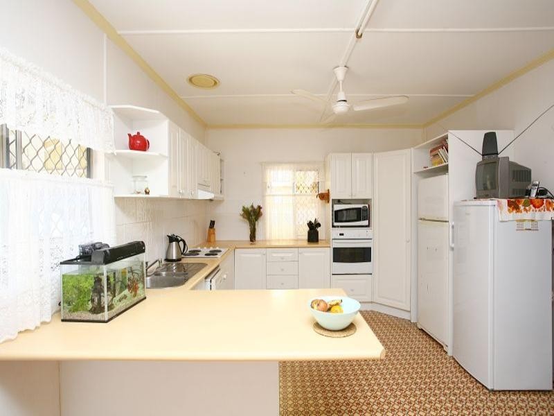 30 Little Shore Street, Cleveland QLD 4163