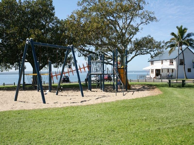 34 Little Shore Street, Cleveland QLD 4163