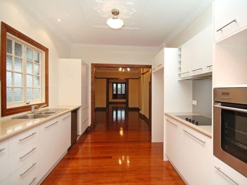 27 Halland Terrace, Camp Hill QLD 4152