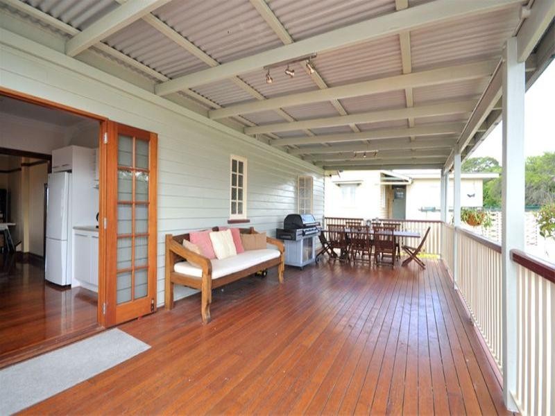 27 Halland Terrace, Camp Hill QLD 4152