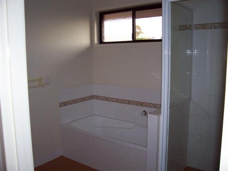 2 Manettia Street, Wynnum West QLD 4178