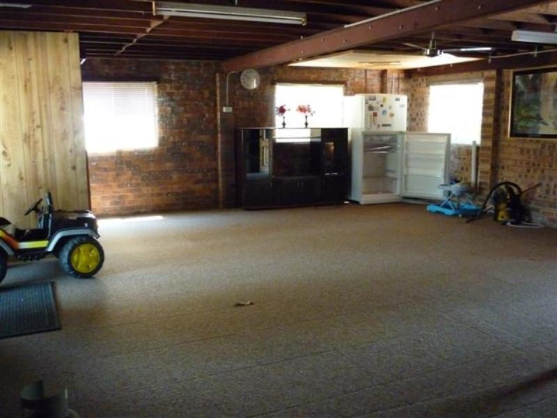 4 HOLLOWAY Street, Birkdale QLD 4159