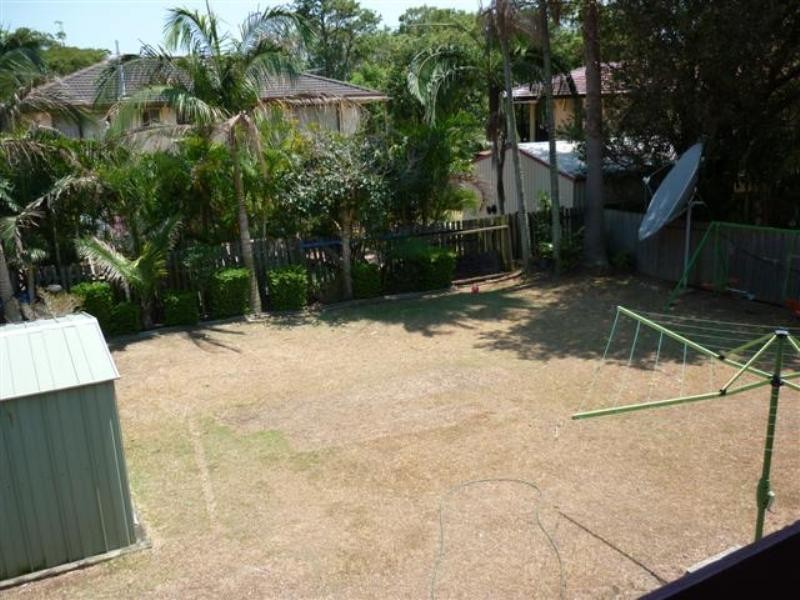 4 HOLLOWAY Street, Birkdale QLD 4159