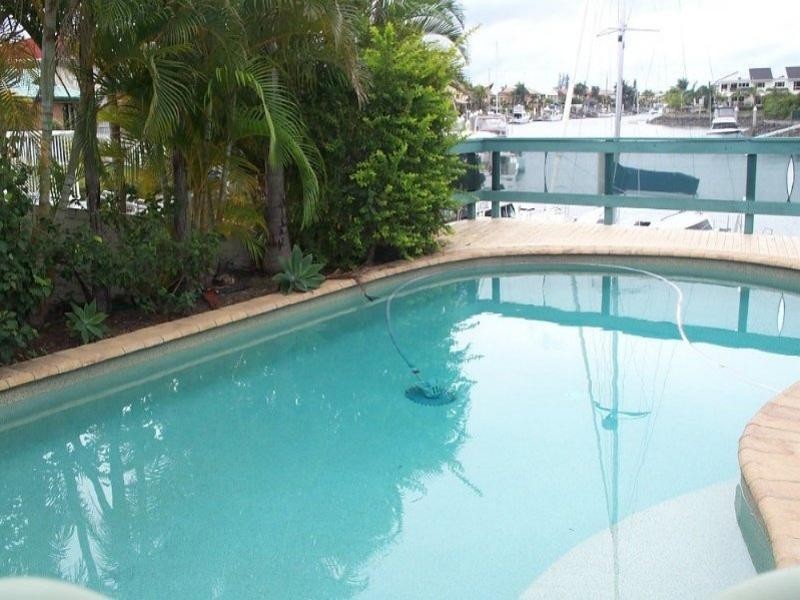 8 Winch Close, Raby Bay QLD 4163