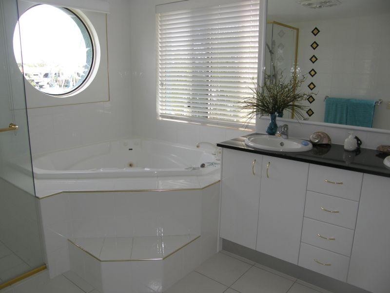 10/13 ESPERANCE Court, Raby Bay QLD 4163