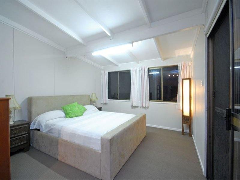 17 Azalea Street, Redland Bay QLD 4165